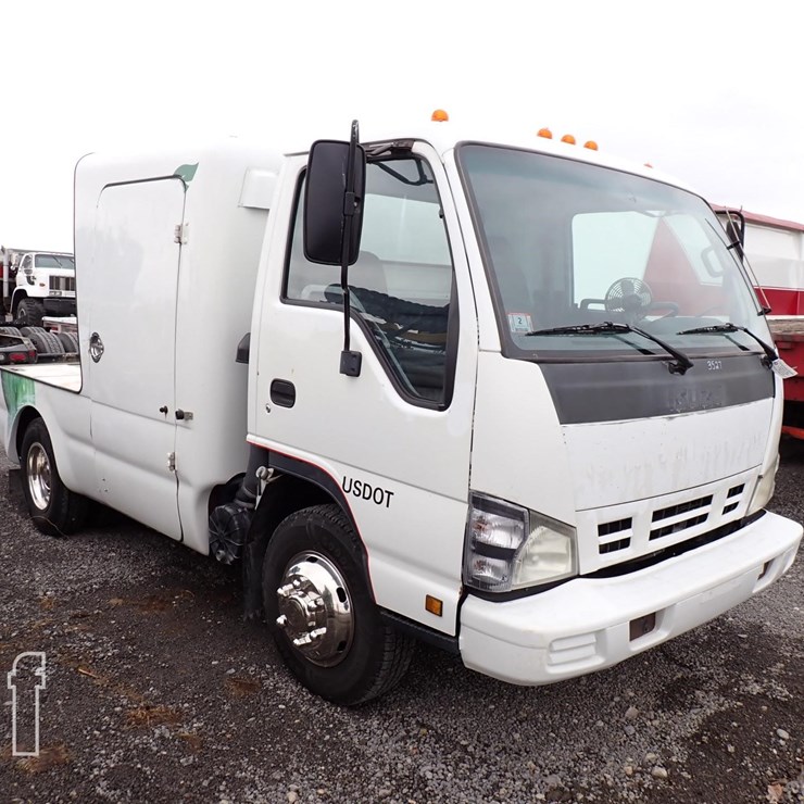 ISUZU MPR FLATBED TRUCK