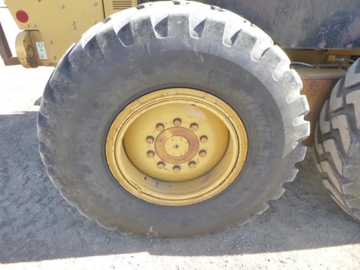 2005-caterpillar-143h-image-41