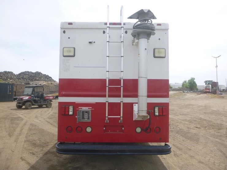 2005-freightliner-mt55-image-11