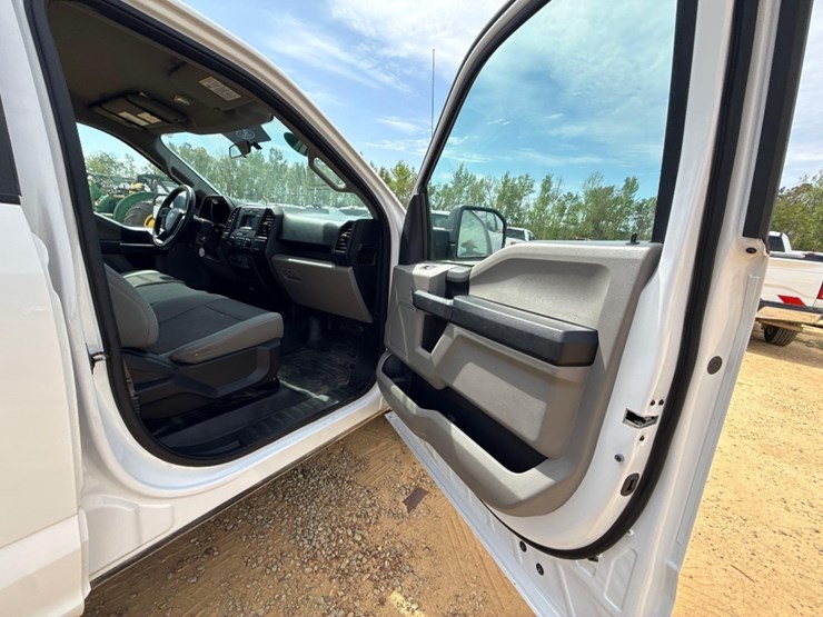 2017-ford-f150-xl-image-12