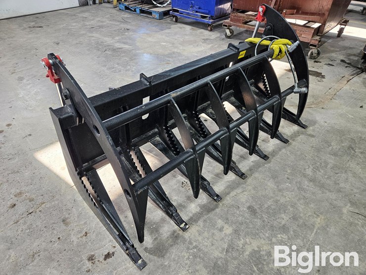 2025-massey-ferguson-730-image-3