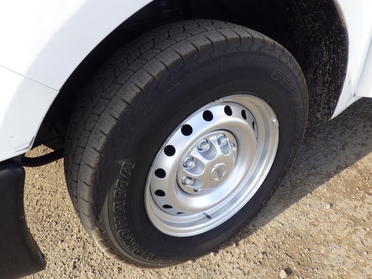 2014-nissan-nv2500-image-12