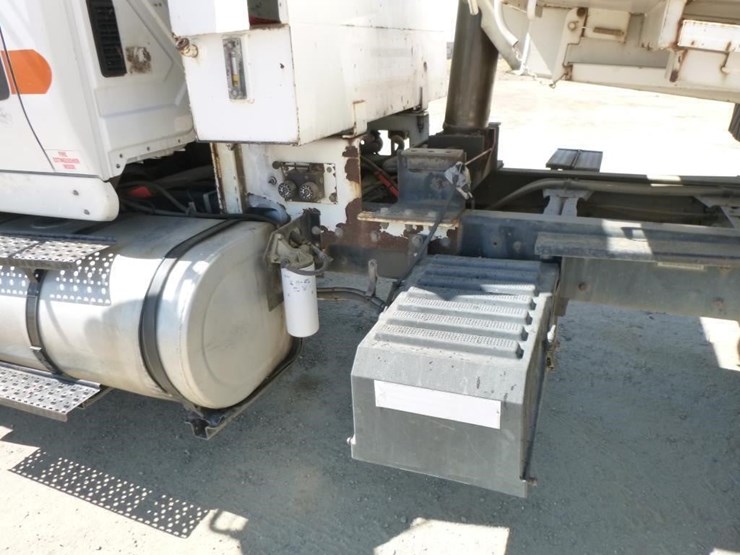 2009-international-7600-image-32