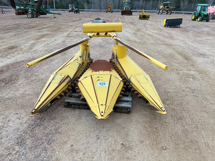 new-holland-824-image-2