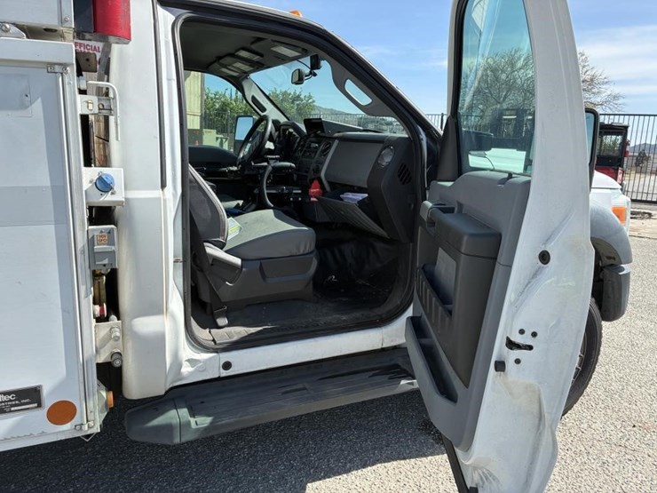 2015-ford-f550-xlt-image-9