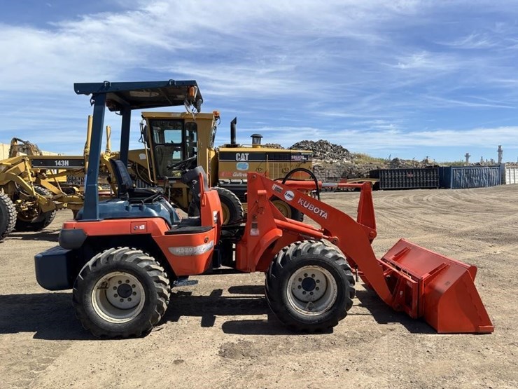 1999-kubota-r520-image-7