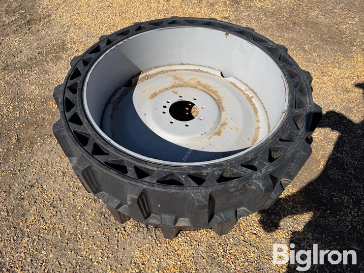 valley-revolution-47x15"-irrigation-tire-&-rim-image-1