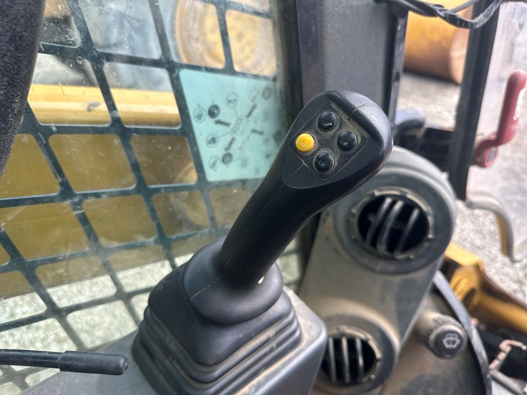 2019-caterpillar-259d3-image-33