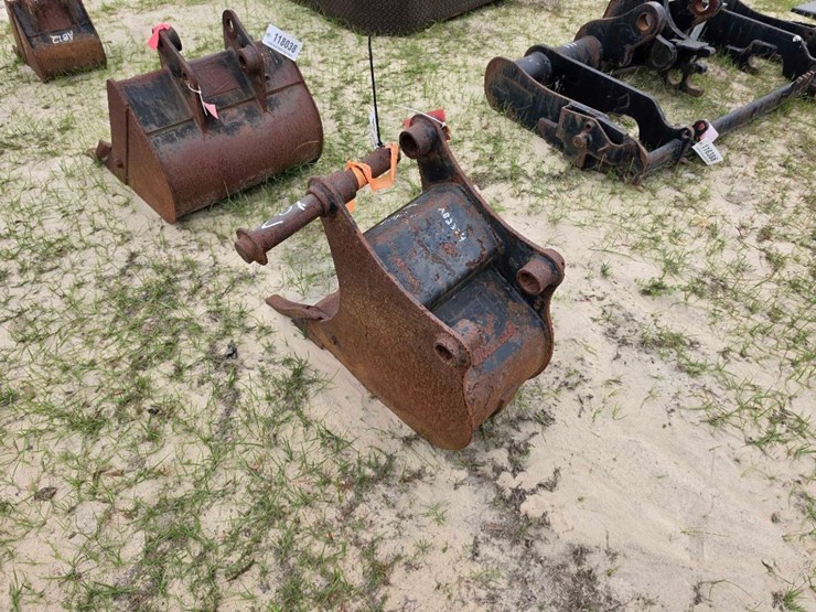 107---used-12"-jcb-bucket-image-2