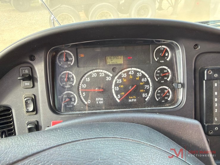 2008-thomas-saf-t-liner-c2-image-18