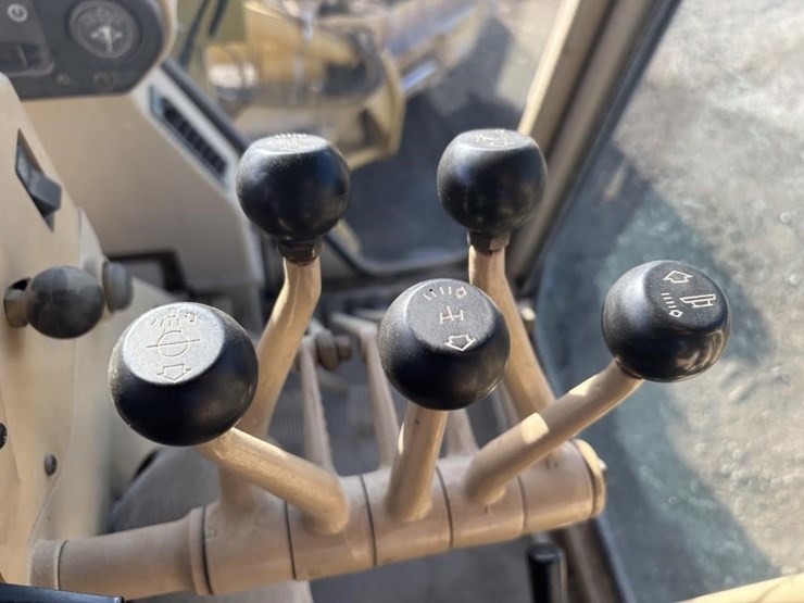 2006-caterpillar-143h-motor-grader-image-45