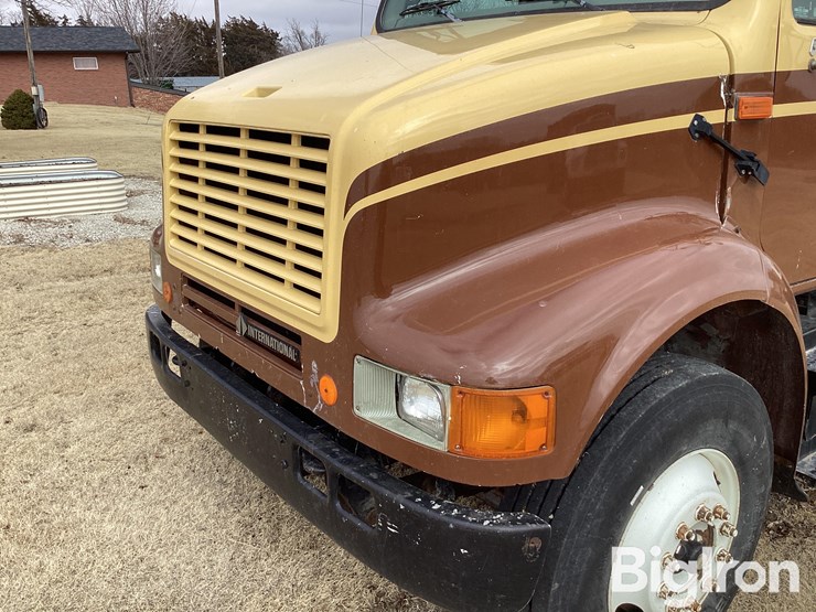 2000-international-8100-image-9