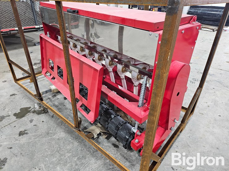 2025-massey-ferguson-730-image-5