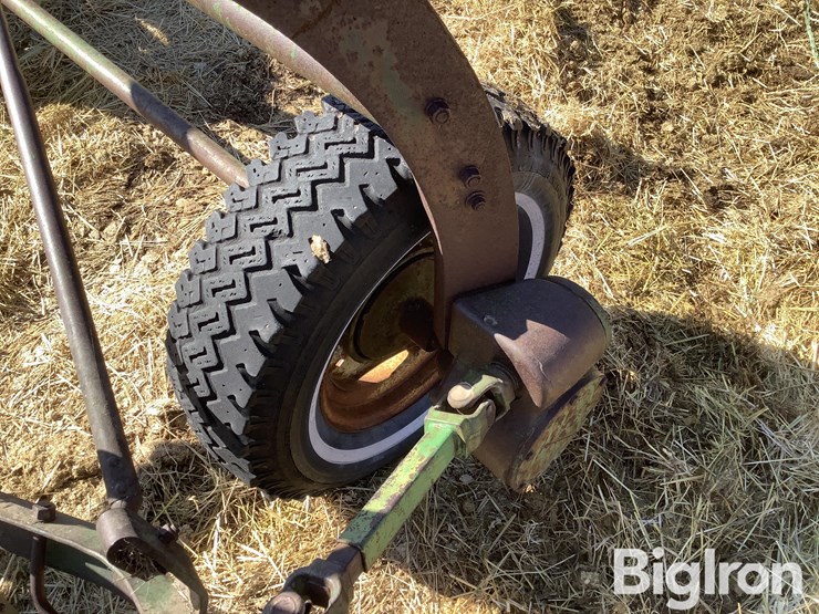 john-deere-lr2-pull-type-side-delivery-rake-image-15