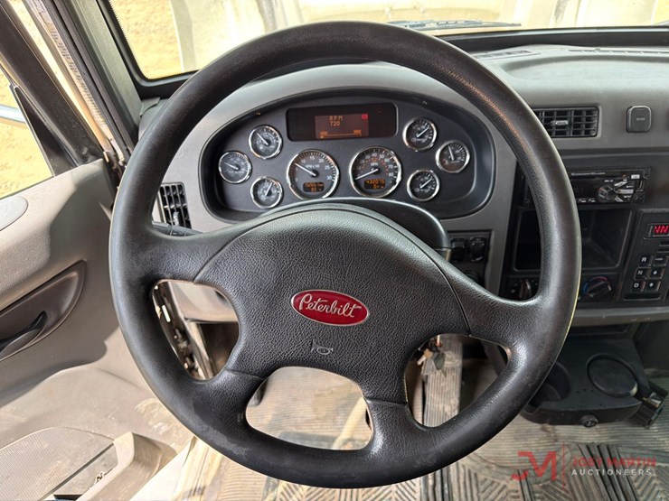 peterbiltpb337-service-truck-image-24