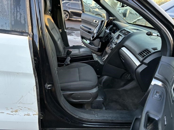 2019-ford-explorer-image-10