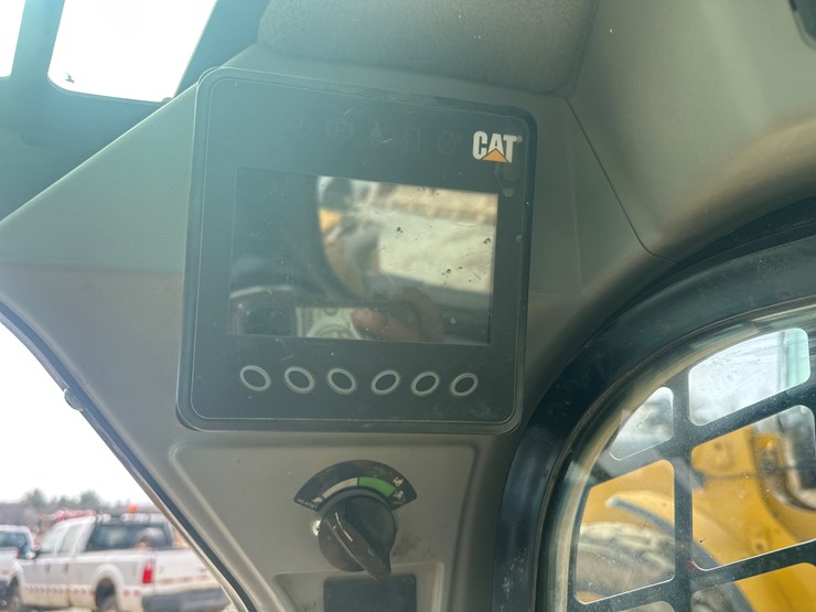 2019-caterpillar-239d-image-38