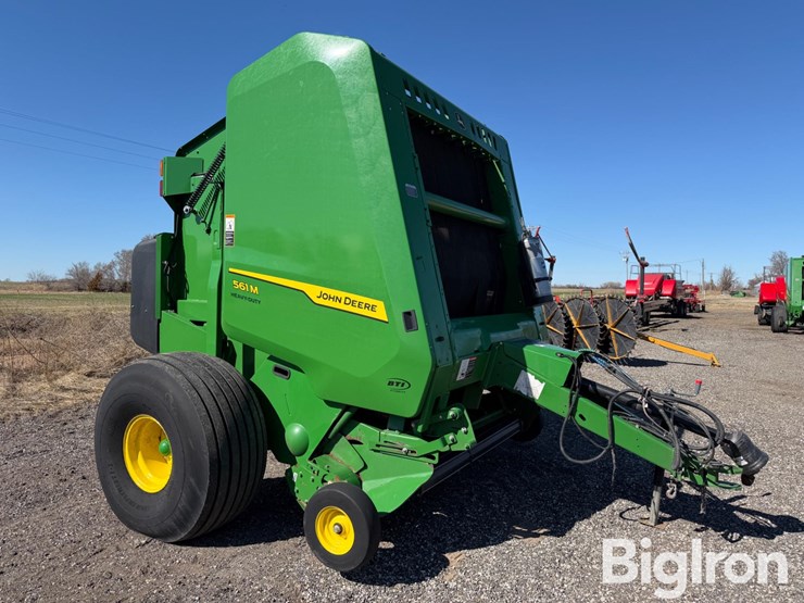 2024-john-deere-561m-image-3