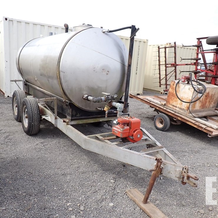 1200 GALLON STAINLESS STEEL TANK ON CART