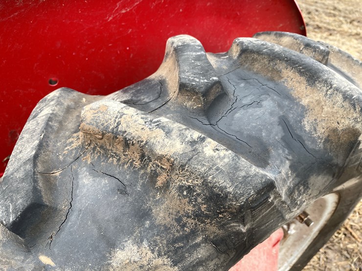 #108-•-mccormick-farmall-b-gas-tractor-image-32