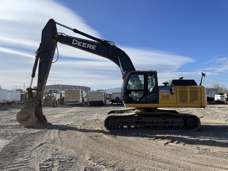 2012-deere-250g-lc-image-2