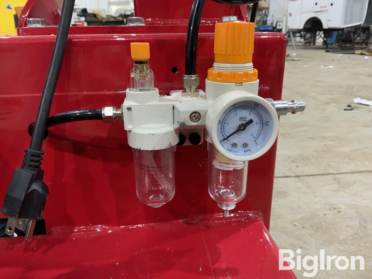 2025-massey-ferguson-730-image-17