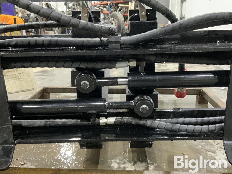 2025-massey-ferguson-730-image-11