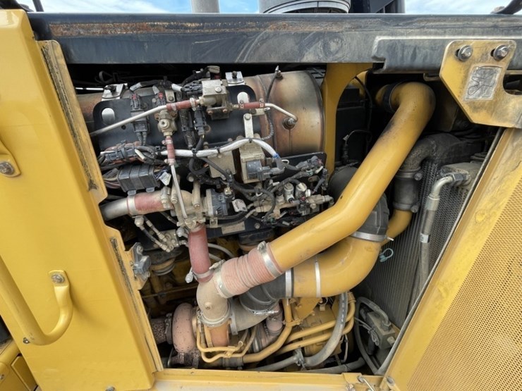 2015-caterpillar-d8t-image-59