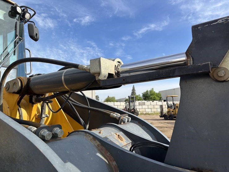 2008-deere-624j-image-16