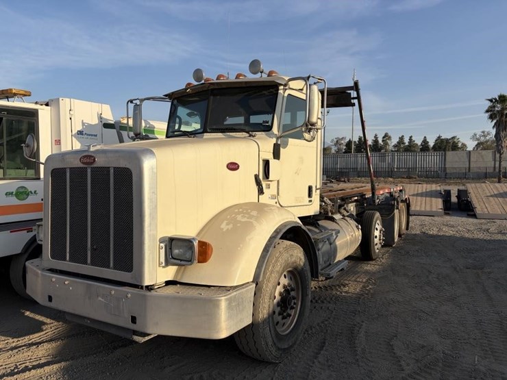 2015-peterbilt-365-image-1