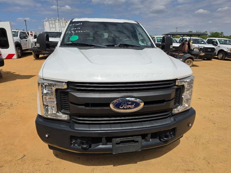 2019-ford-f250-xl-image-5