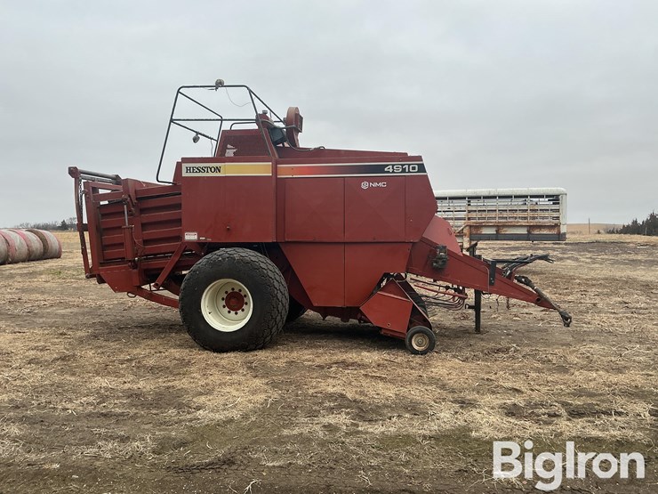 hesston-4910-image-4
