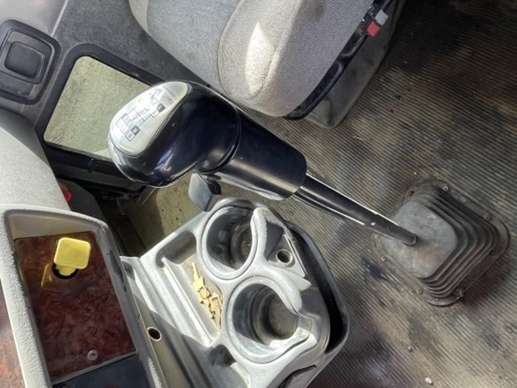 2006-kenworth-t300-image-17