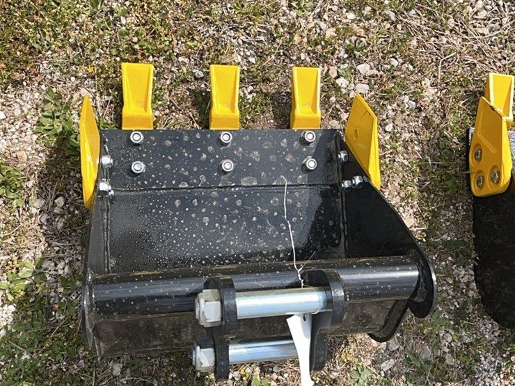 mini-excavator-bucket-15”-image-1