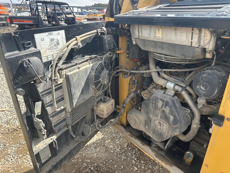 2017-caterpillar-239d-image-42