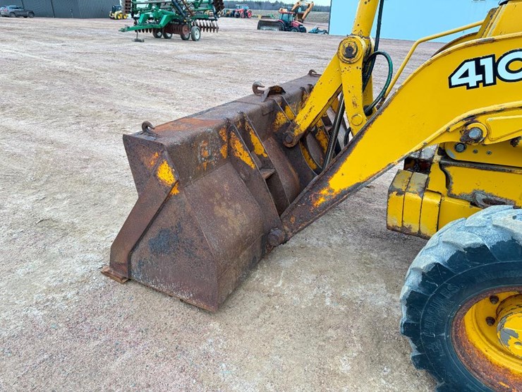 john-deere-410-image-25