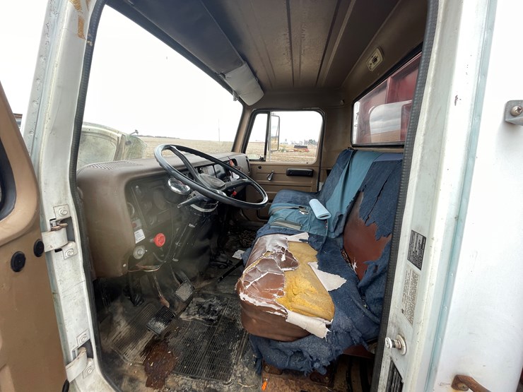 #113-•-1982-international-1754-single-axle-grain-truck-(has-wi-title)-image-48