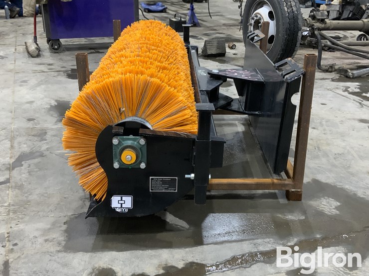 2025-massey-ferguson-730-image-8