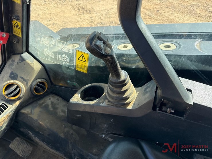 2023-jcb-2ts-7t-image-18