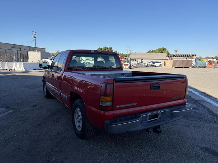 2002-chevrolet-silverado-1500-ls-image-4