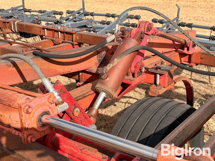 massey-ferguson-128-image-11