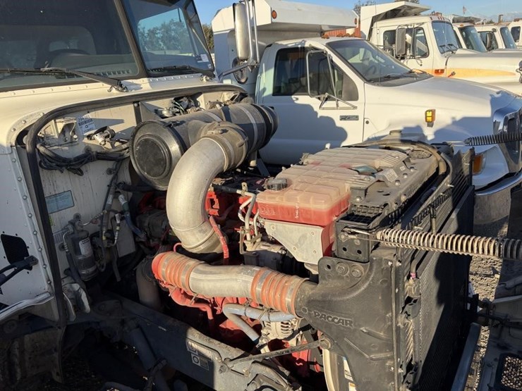 2015-peterbilt-365-image-9