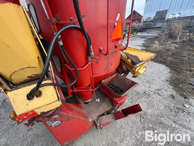 new-holland-358-image-18