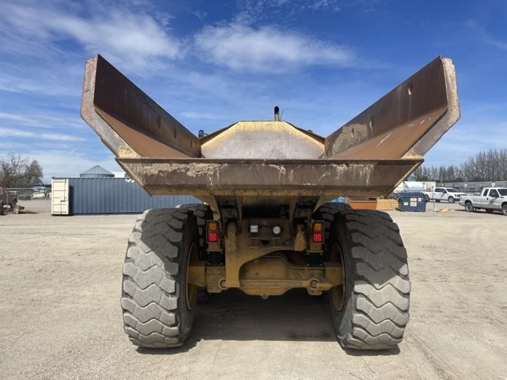 caterpillar-730-image-4