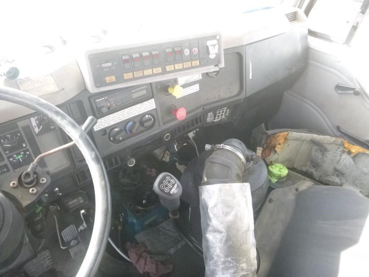 2002-international-4900-image-22