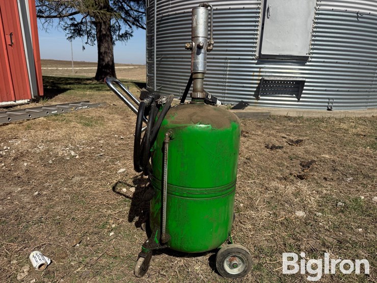 diamond-selection-5265-portable-oil-dispensing-system-image-4