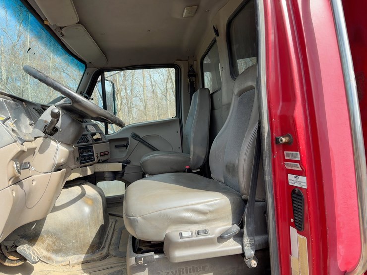 2008-sterling-lt9500-image-20