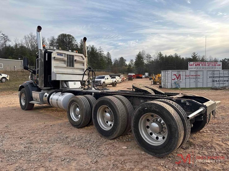 2019-peterbilt-567-image-15