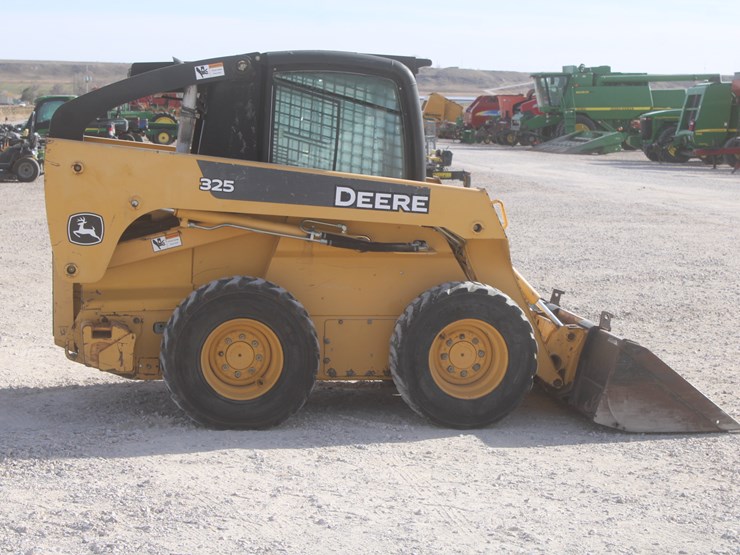 john-deere-325-image-5