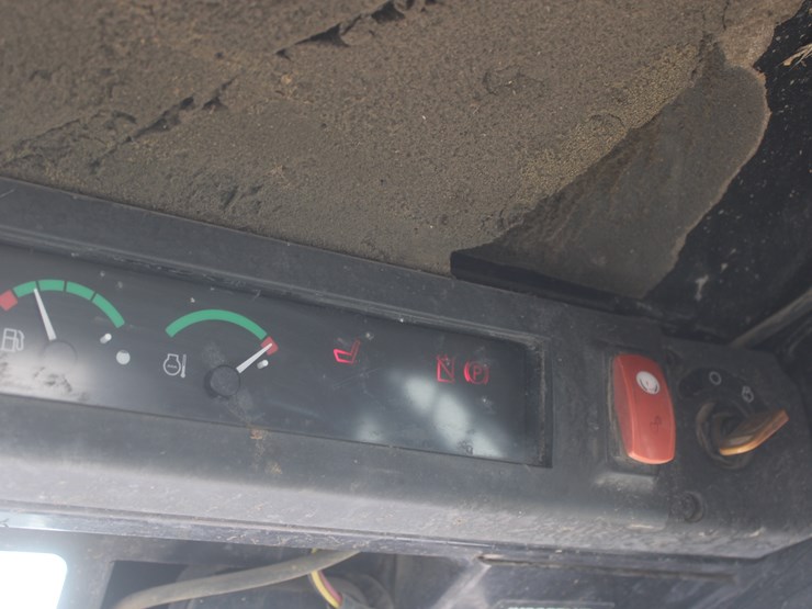 john-deere-325-image-37